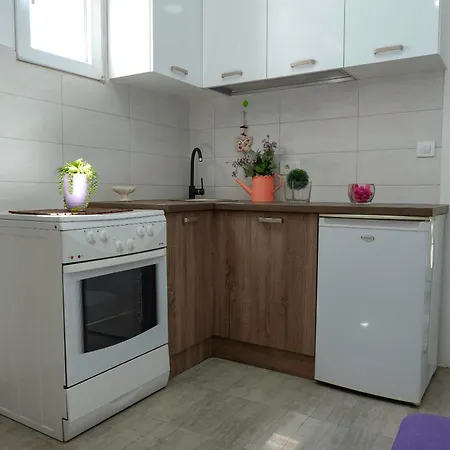 Astorija 2 * 포드고리차