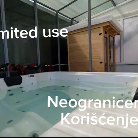 Astorija 2 * 포드고리차